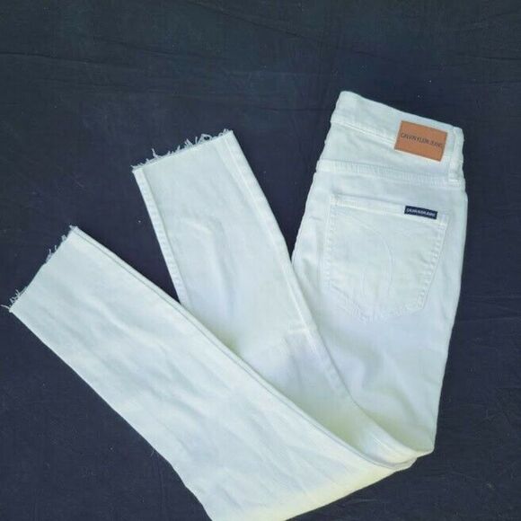 Women's Calvin Klein High Rise Skinny Jeans. White. Size 30. Measurements added. - Picture 5 of 11
